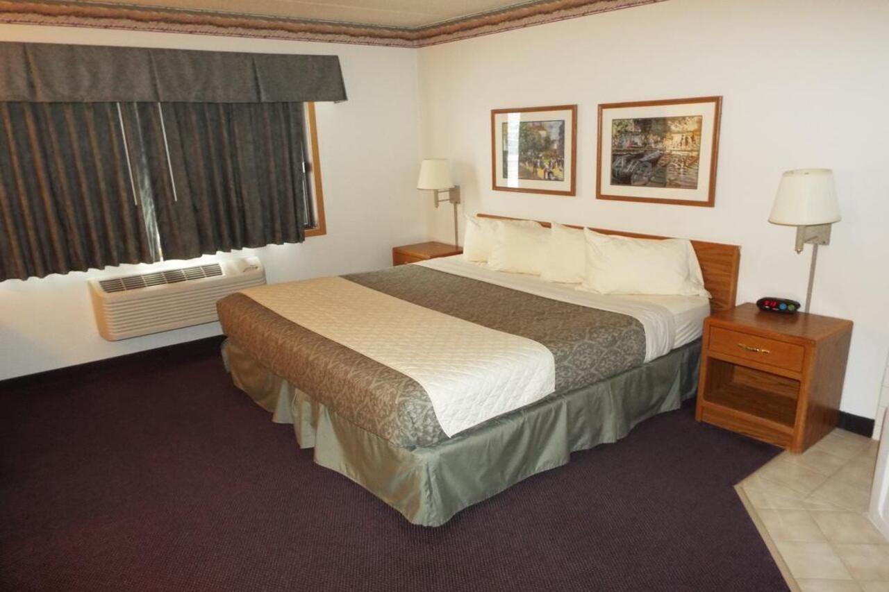 Fairbridge Inn & Suites Thorp Exterior foto