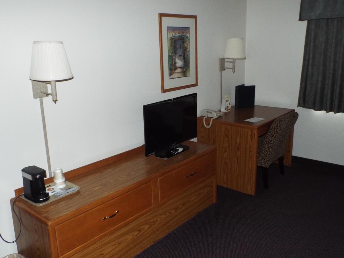 Fairbridge Inn & Suites Thorp Exterior foto