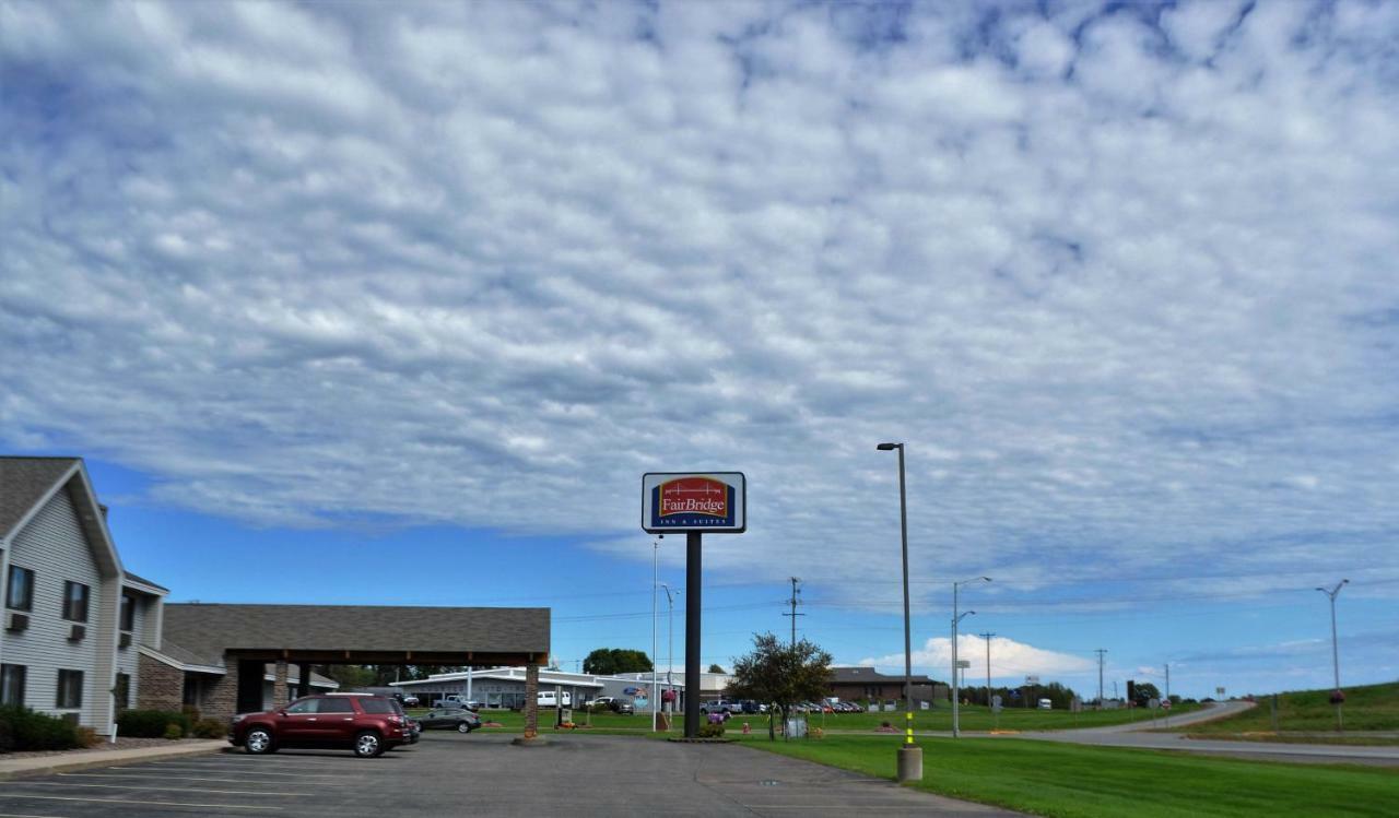 Fairbridge Inn & Suites Thorp Exterior foto